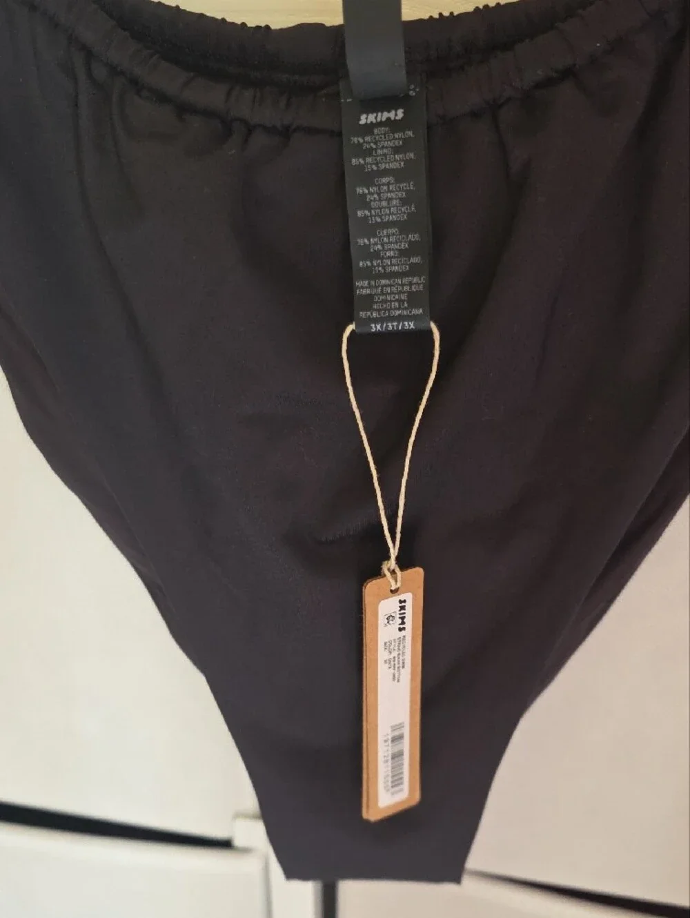 SKIMS sleek black